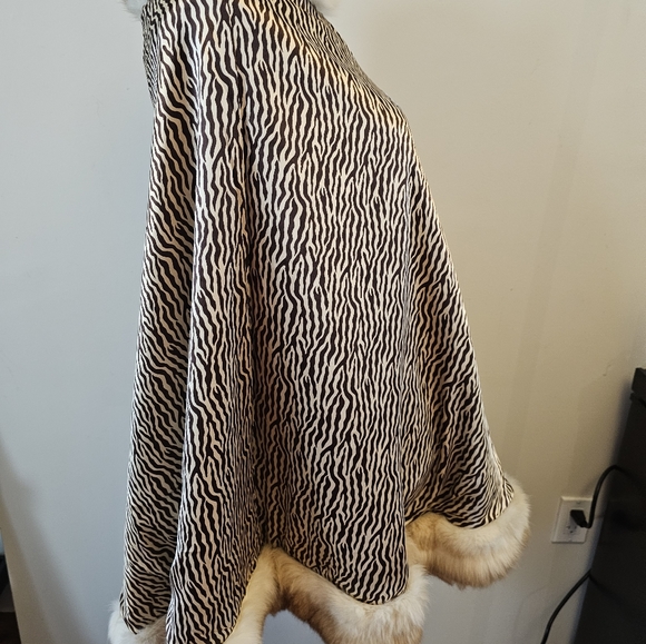 Reversible Fur Trimmed Poncho - Picture 3 of 6